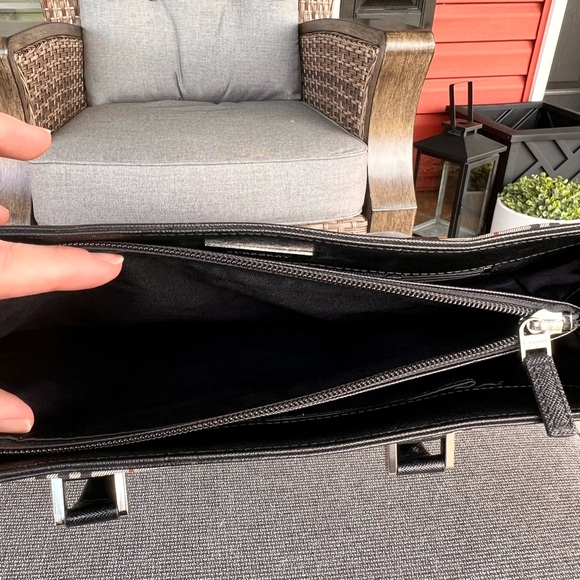 Burberry Beige House Nova Check
Small Tote With Dust Bag - Picture 11 of 12